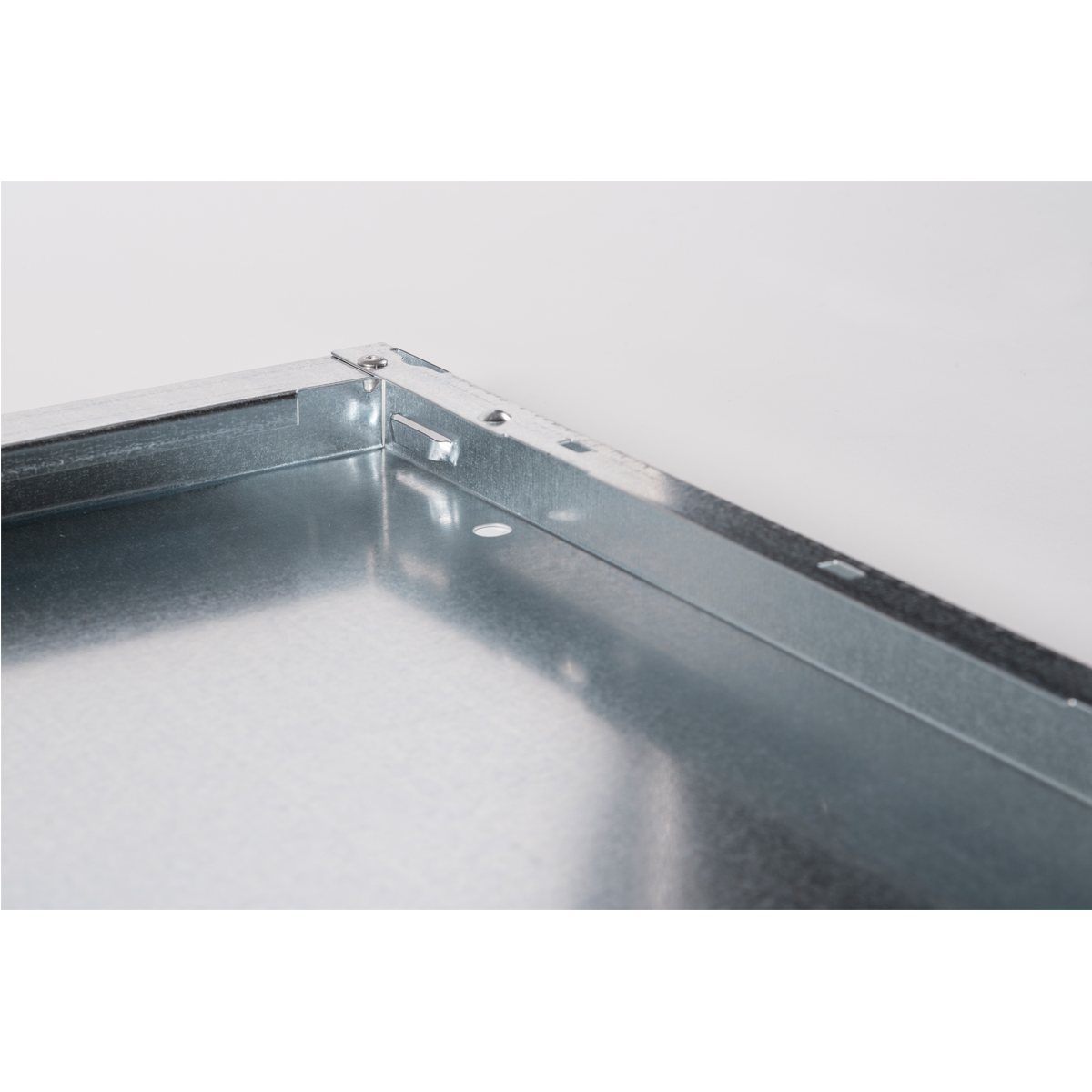 Fachboden-verzinkt_unterseite Fachboden verzinkt Unterseite